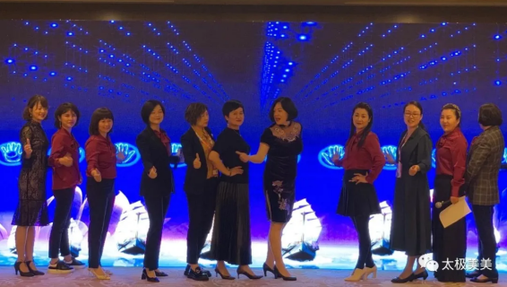 太極美美助陣2021第六屆中國醫藥四美星耀未來青年論壇暨乘風破浪的姐姐辯論賽總結賽