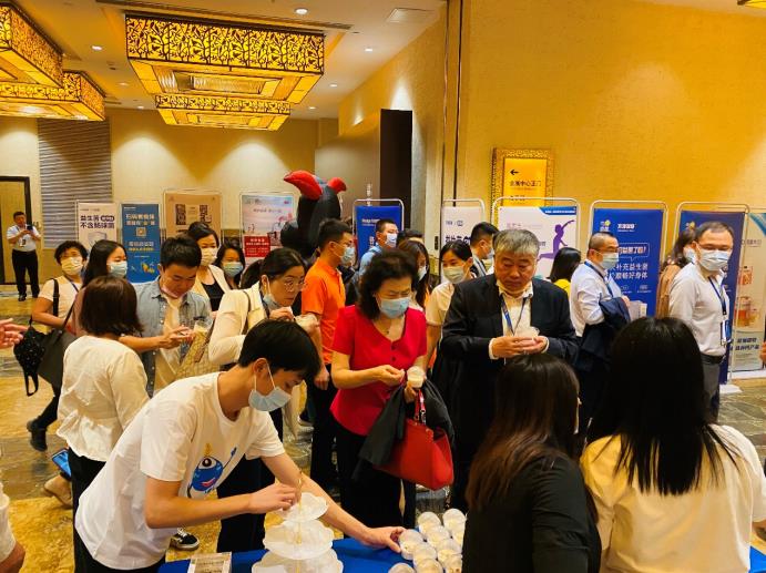 首屆OTC大會，萬澤雙奇榮獲“2021年度中國非處方藥自我藥療教育先進會員單位”！