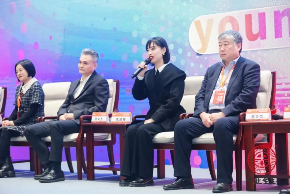 康隆藥業(yè)受邀參加第16屆中國(guó)成長(zhǎng)型醫(yī)藥企業(yè)發(fā)展論壇