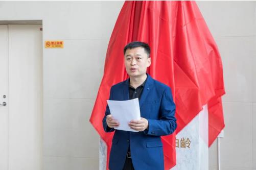 長春人民藥業集團向長春中醫藥大學捐贈國醫大師劉柏齡教授雕像