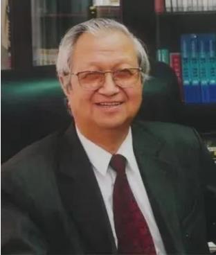 長春人民藥業集團向長春中醫藥大學捐贈國醫大師劉柏齡教授雕像