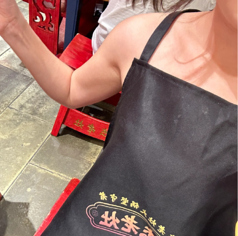 京萬紅提醒穿抹胸吃火鍋不僅像屠夫，還可能會被燙傷
