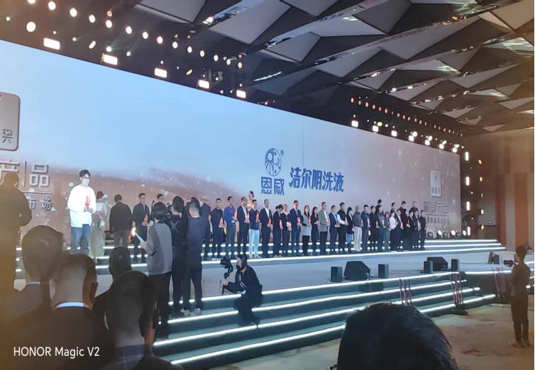 從經(jīng)典到標(biāo)桿：潔爾陰洗液斬獲 2024 藥品零售市場(chǎng)暢銷(xiāo)大獎(jiǎng) 